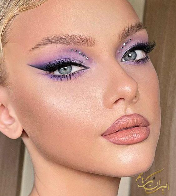 بهترین رنگ‌های میکاپ برای بهار ۱۴۰۴: راهنمای کامل