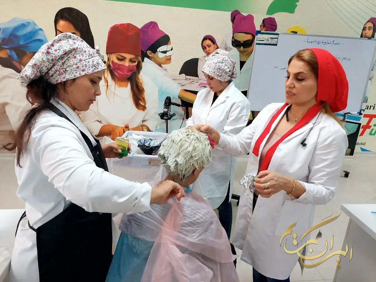 کلاس آموزش عملی رنگ و مش خانه کراتین